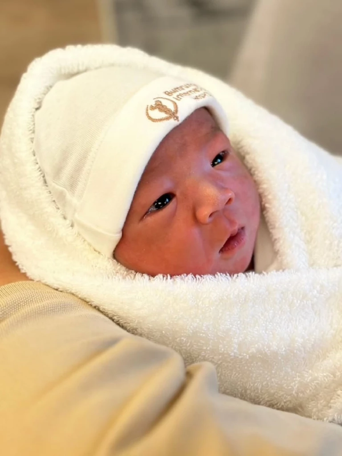 แฟนคลับยิ้มตาม “อเล็กซ์ เรนเดลล์” ได้เป็นแด๊ดดี๊เต็มตัว