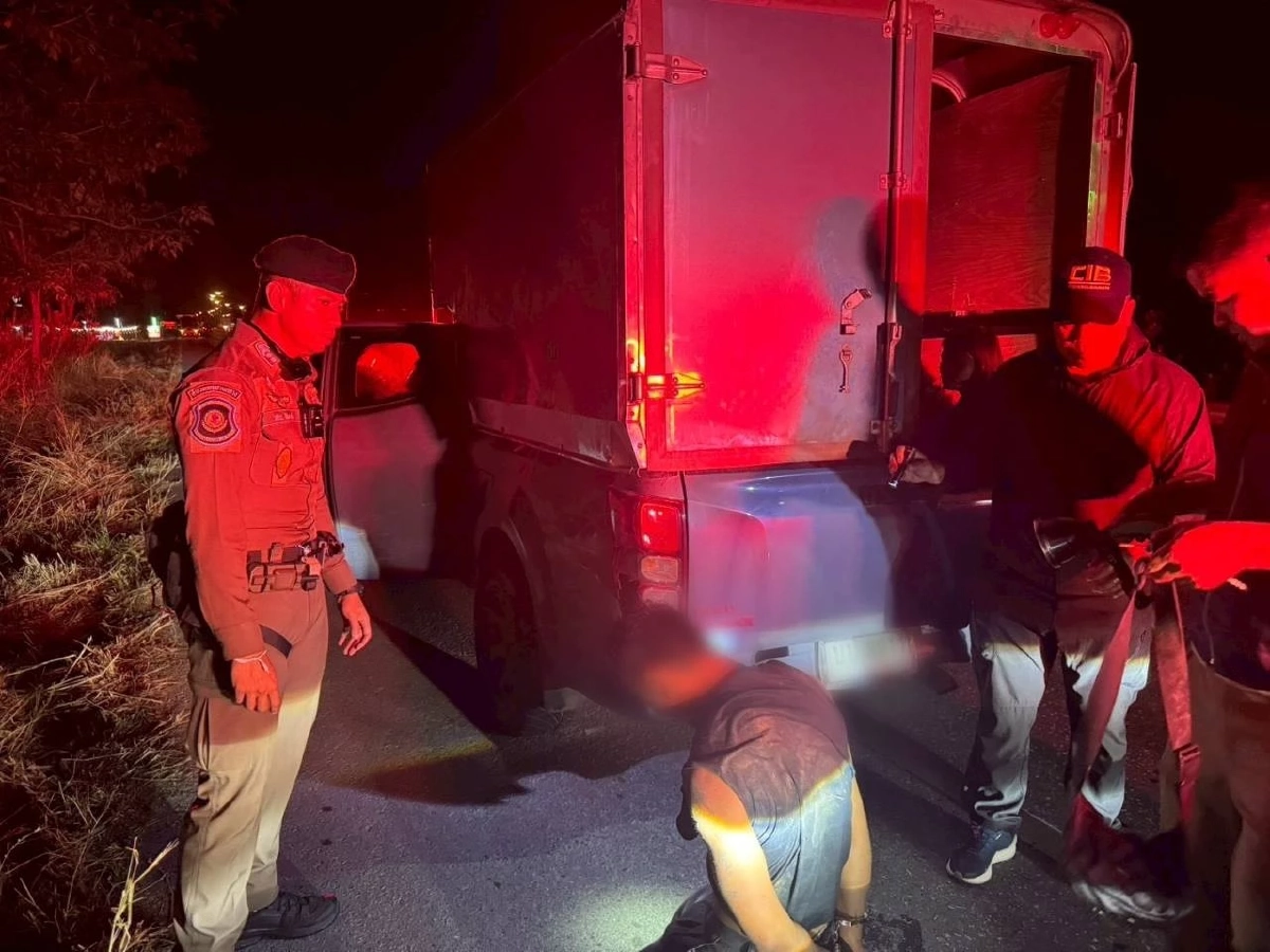 สกัดกระบะตู้ทึบขนแรงงานเถื่อน 25 ราย คนขับทิ้งรถหนีไม่รอด 