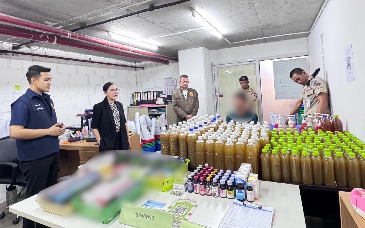 ฝ่ายปกครองเมืองนนทบุรี บุกจับร้านลอบขายน้ำกระท่อมผสมยาแก้ไอ