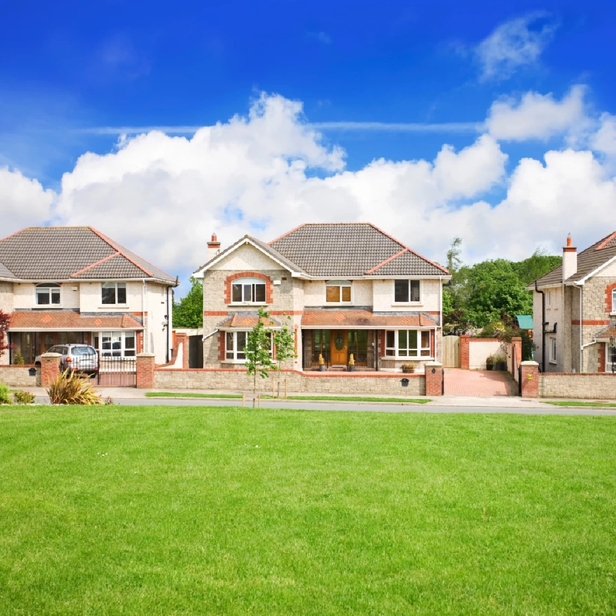 รู้ก่อนซื้อ! ทิศหน้าบ้านแบบไหน อยู่แล้วรวย เงินไหลเข้าไม่หยุด