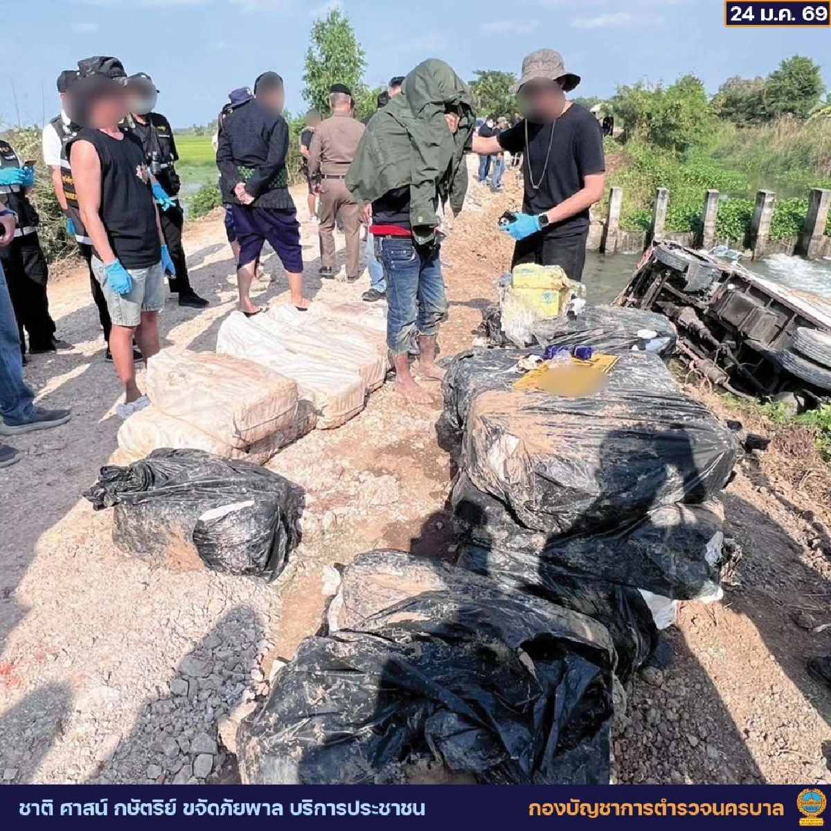 รวบสิบล้อซิ่งหนีตำรวจตกคลอง ซุกยาเสพติดเกือบ 5 ล้านเม็ด