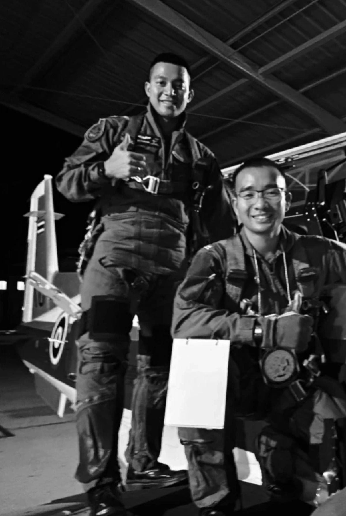 เพื่อนสุดอาลัย 2 นักบิน AT 6TH เสียชีวิตเหตุเครื่องบินตกกลางป่า