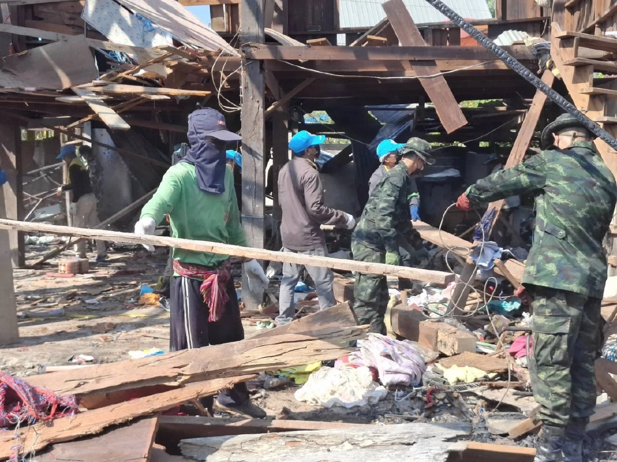 กองกำลังสุรนารี ร่วมฟื้นฟูบ้านเรือนประชาชนชายแดนจากการสู้รบ