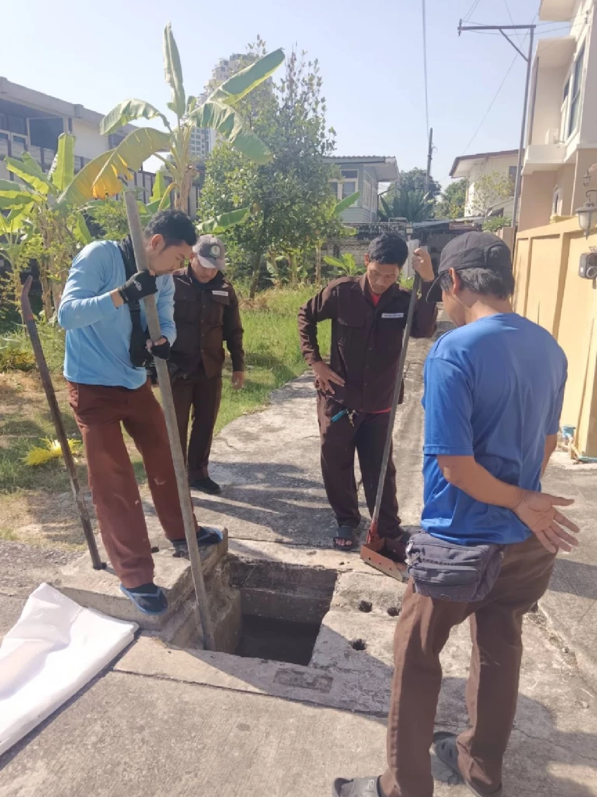 เขตบางพลัดคุมเข้ม ขุดลอกท่อระบายน้ำจรัญฯ 69 แยก 2 วันนี้