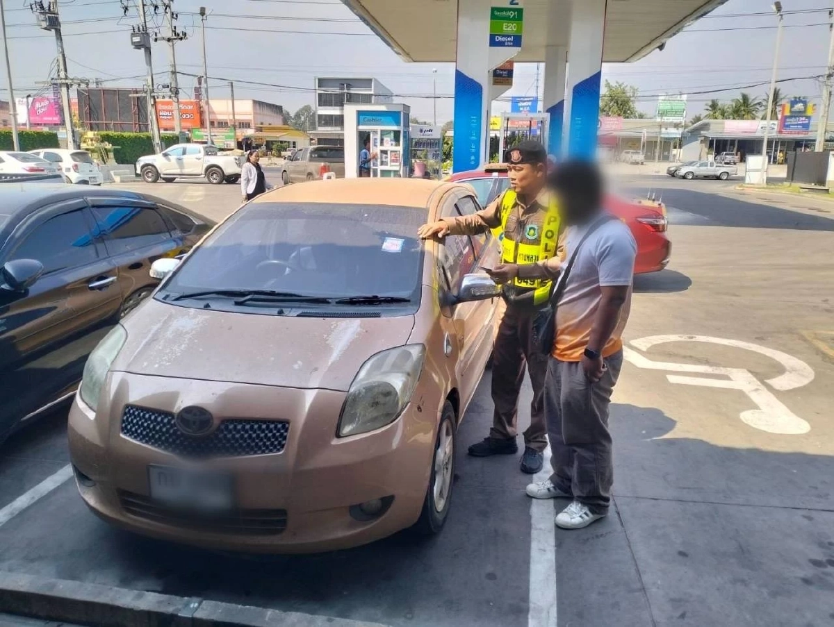 จับคาปั๊ม! รถสวมทะเบียน ใช้ป้ายภาษีปลอม พบเอกสารไม่ตรงข้อมูล