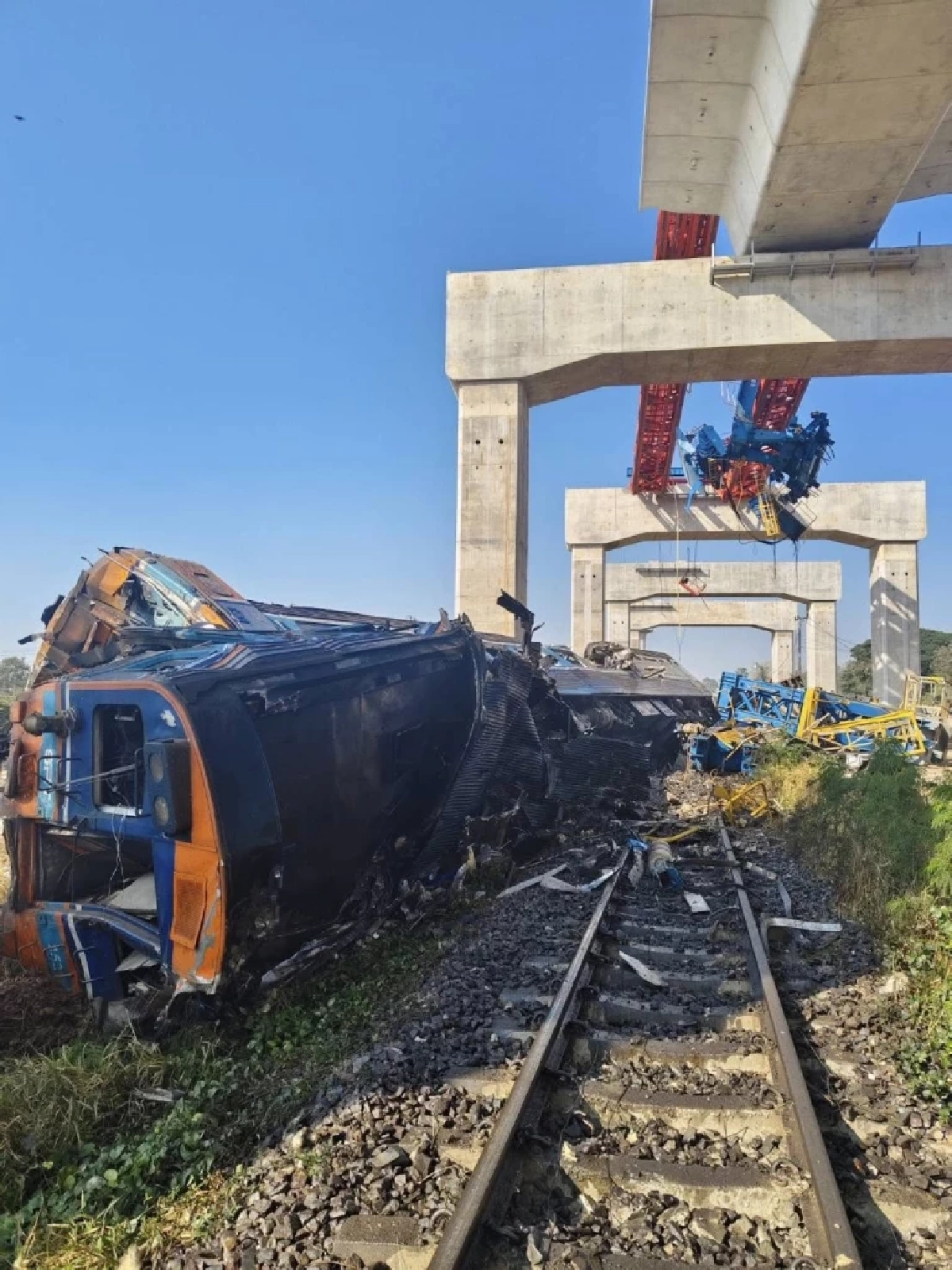 พิพัฒน์ สั่งตรวจสอบเข้ม เหตุเครนก่อสร้างหล่นทับรถไฟ เร่งประสานเยียวยา