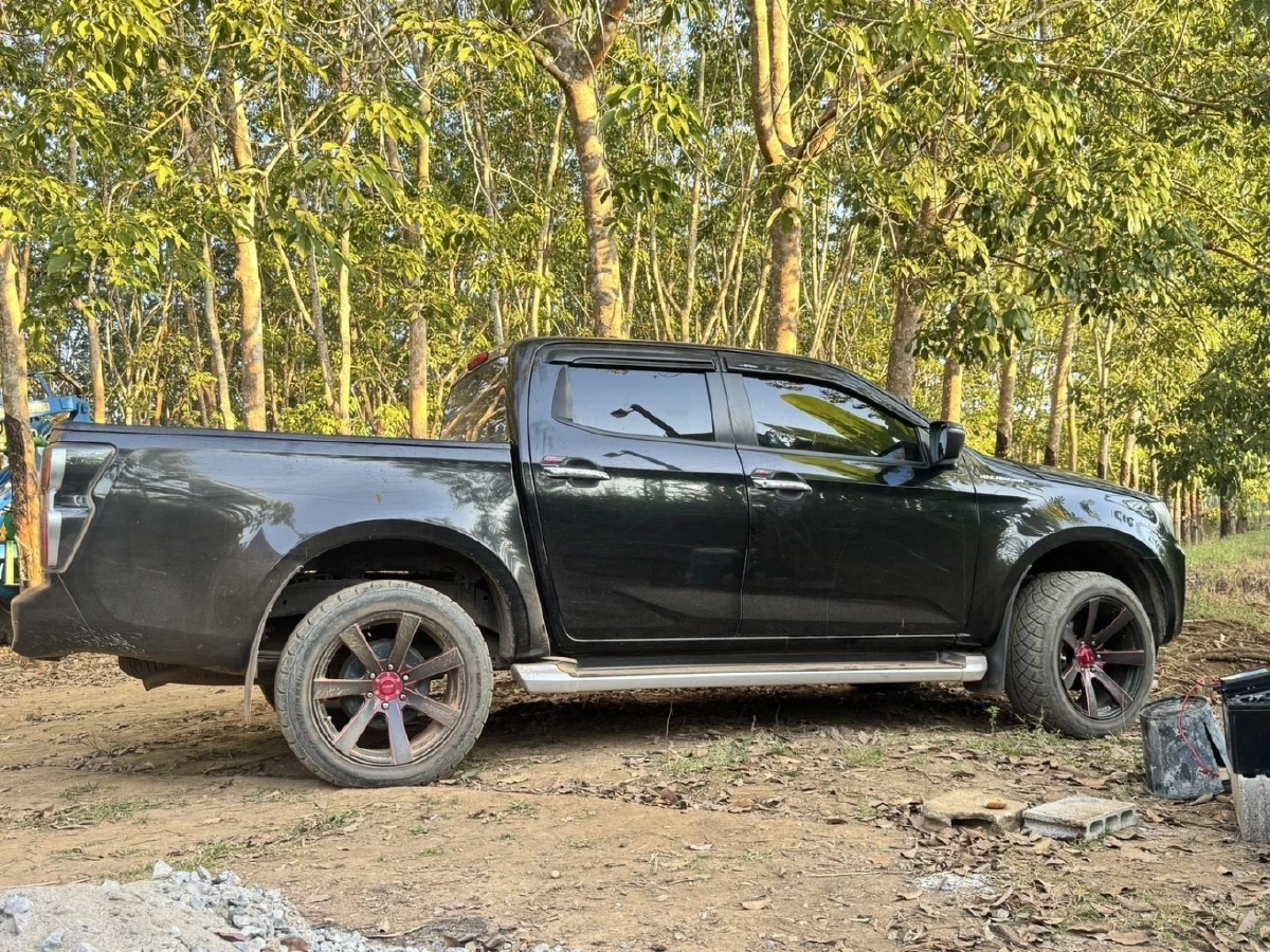 กกล.สุรศักดิ์มนตรีสกัดยานรกล็อตใหญ่! ตรวจยึดยาบ้า 6 แสนเม็ด