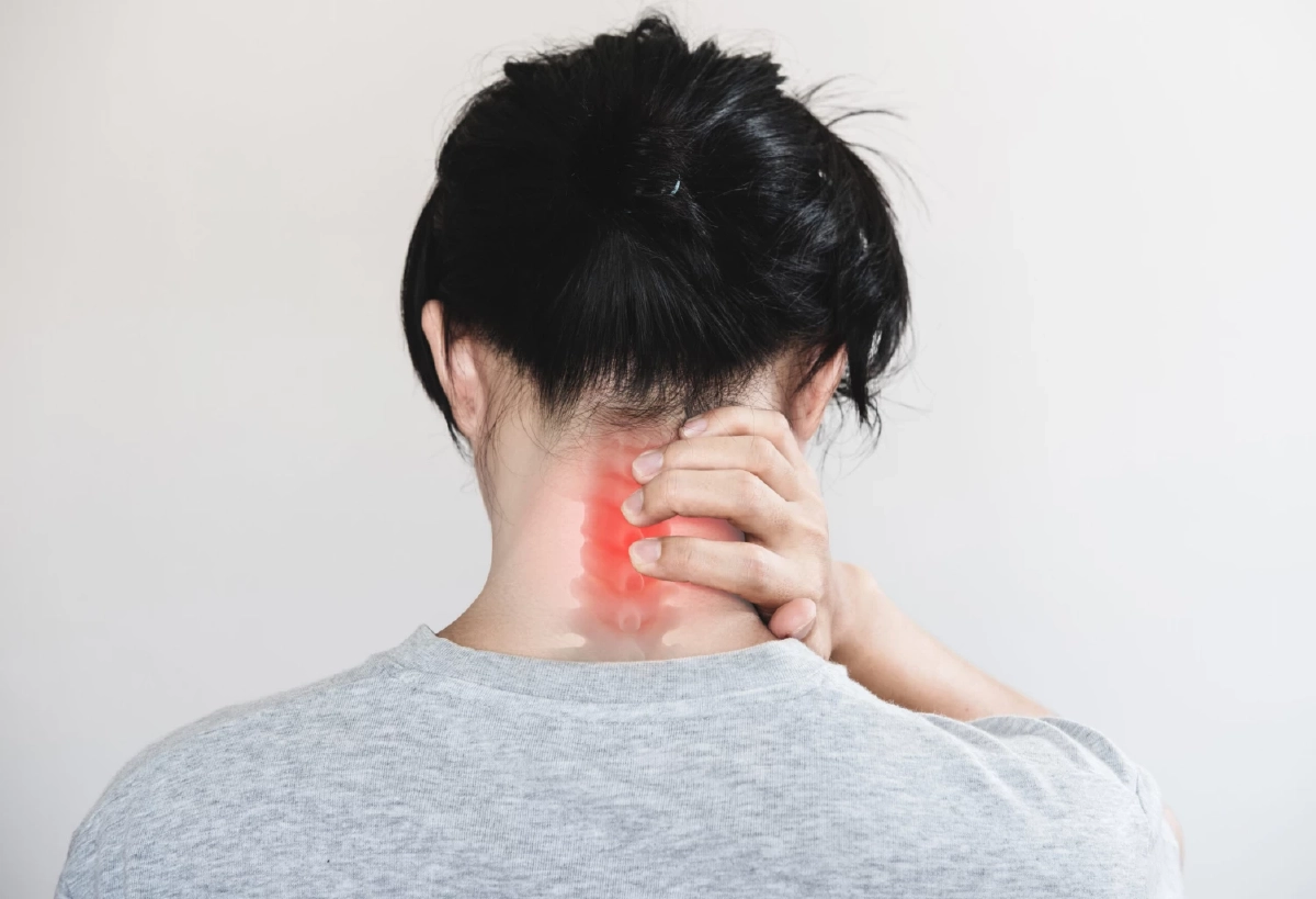 เตือน! ปวดคอบ่อย อย่าชะล่าใจ อาจเป็นสัญญาณเตือนโรคร้าย