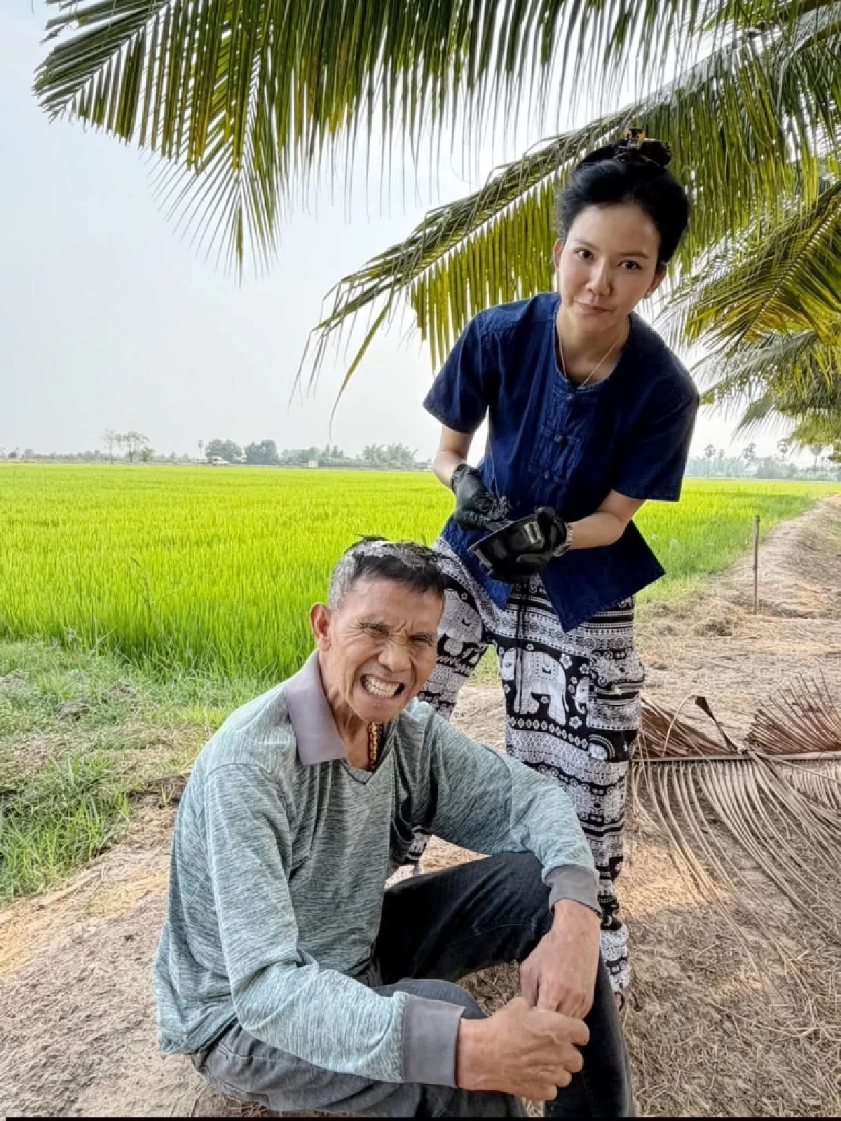 ไม่ยอมแพ้ "จ๊ะ นงผณี" โพสต์ถึงพ่อ สู้ไปด้วยกัน หลังรถชนอาการสาหัส