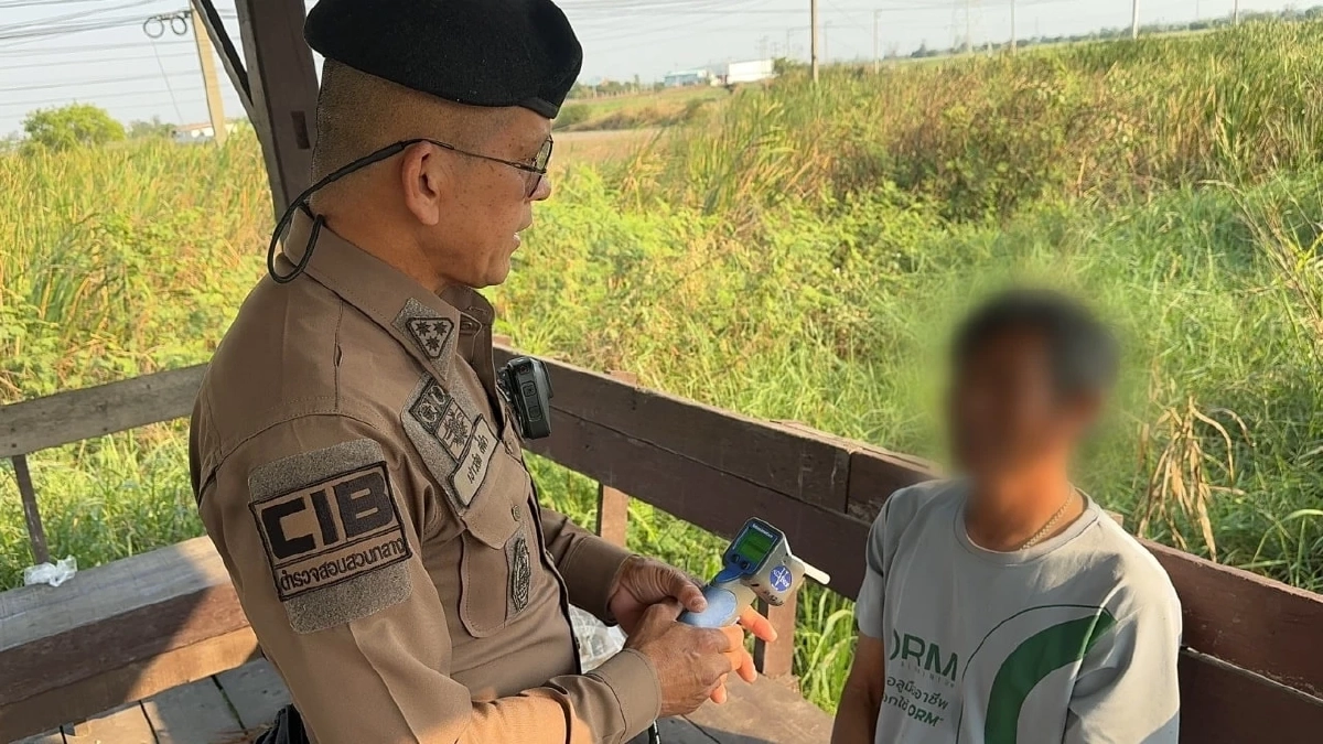 หนาวจนซดเหล้าขาว! หนุ่มวัย 47 ซิ่งกระบะป้ายแดงย้อนศร เจอตำรวจรวบ