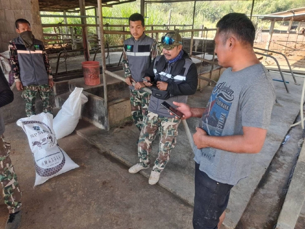 เจ้าของบ้านงง ตื่นเช้าเจอโรงเรือนพัง พบหลักฐานคือรอยเท้า