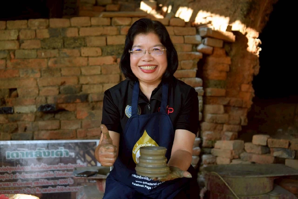 กรมทรัพย์สินทางปัญญา หนุน GI "เครื่องปั้นดินเผาเกาะเกร็ด" ยกระดับแหล่งผลิตงานคราฟต์ฝีมือช่างชุมชน