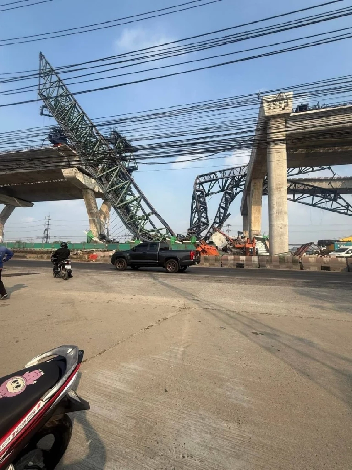 เผยรายชื่อผู้เสียชีวิต เหตุเครนถล่มพระราม 2 ยืนยันตัวตนได้แล้ว 1 คน