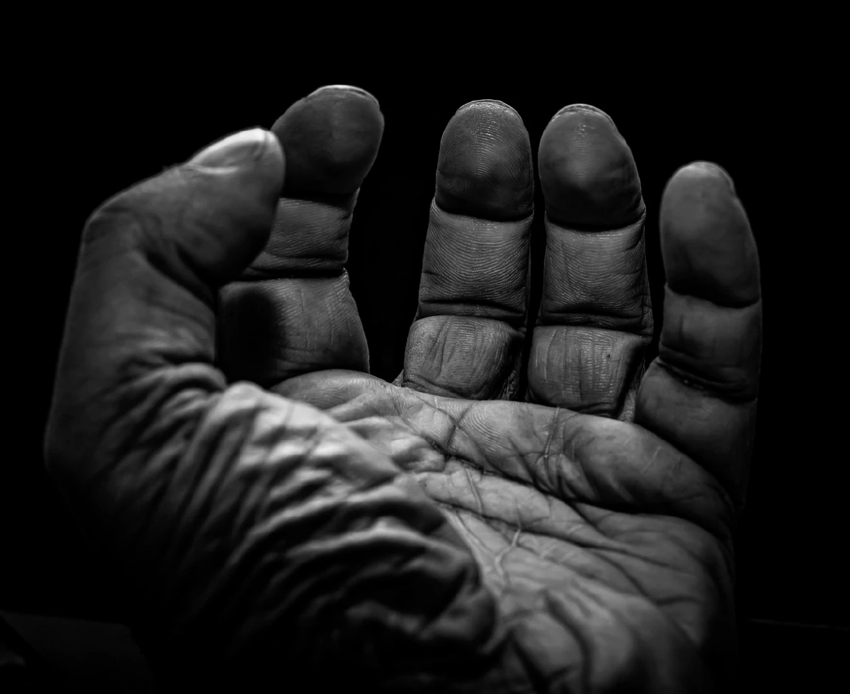 ขอทานพิการไร้บ้านโดนแฉ เห็นทรัพย์สินแล้วตกใจ รวยกว่าคนทำงาน