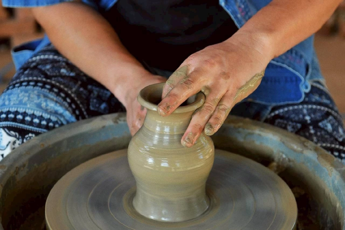 กรมทรัพย์สินทางปัญญา หนุน GI "เครื่องปั้นดินเผาเกาะเกร็ด" ยกระดับแหล่งผลิตงานคราฟต์ฝีมือช่างชุมชน