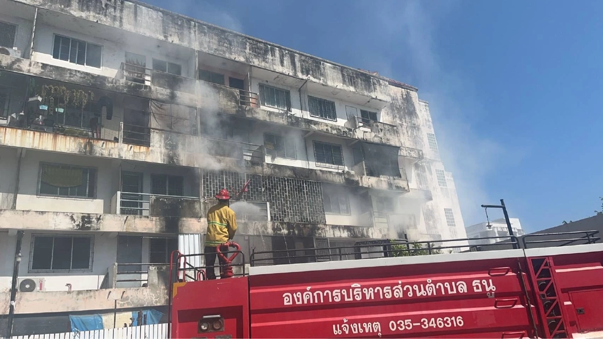 ไฟไหม้อาคารที่พักกลางซอยน้องแดง อยุธยา เจ้าหน้าที่คุมเพลิงได้