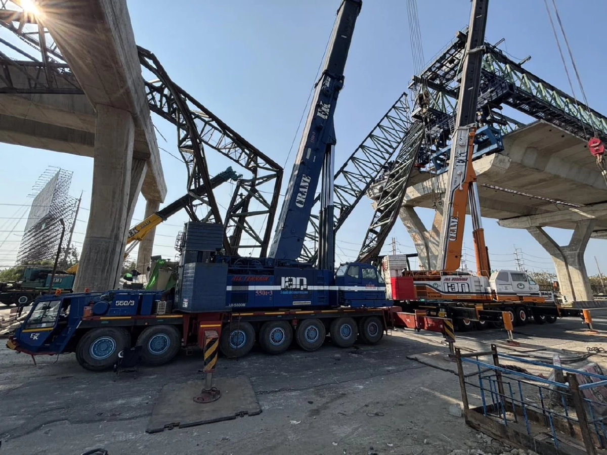 กรมทางหลวงเร่งเคลียร์พื้นที่ถนนพระราม 2 พร้อมระดมเครน 550 ตัน