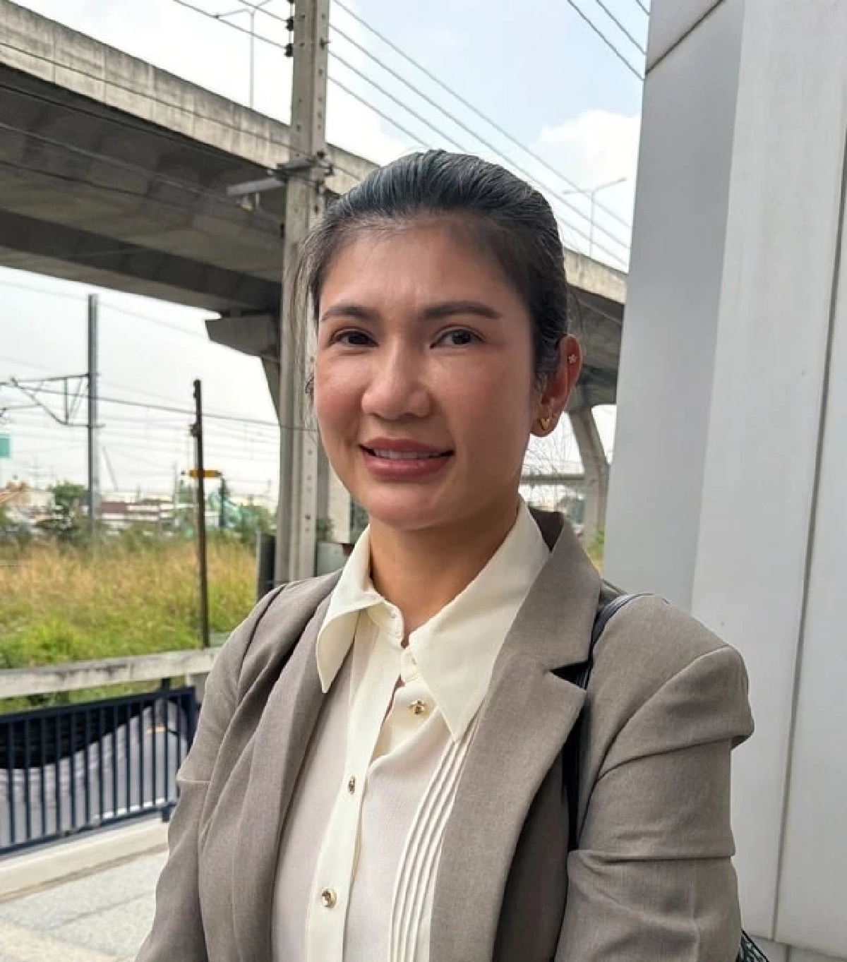 สรุปให้ ดราม่า"แน็ก ชาลี"ฟ้อง 4 พี่สาวแท้ๆ เกิดอะไรขึ้นบ้าง