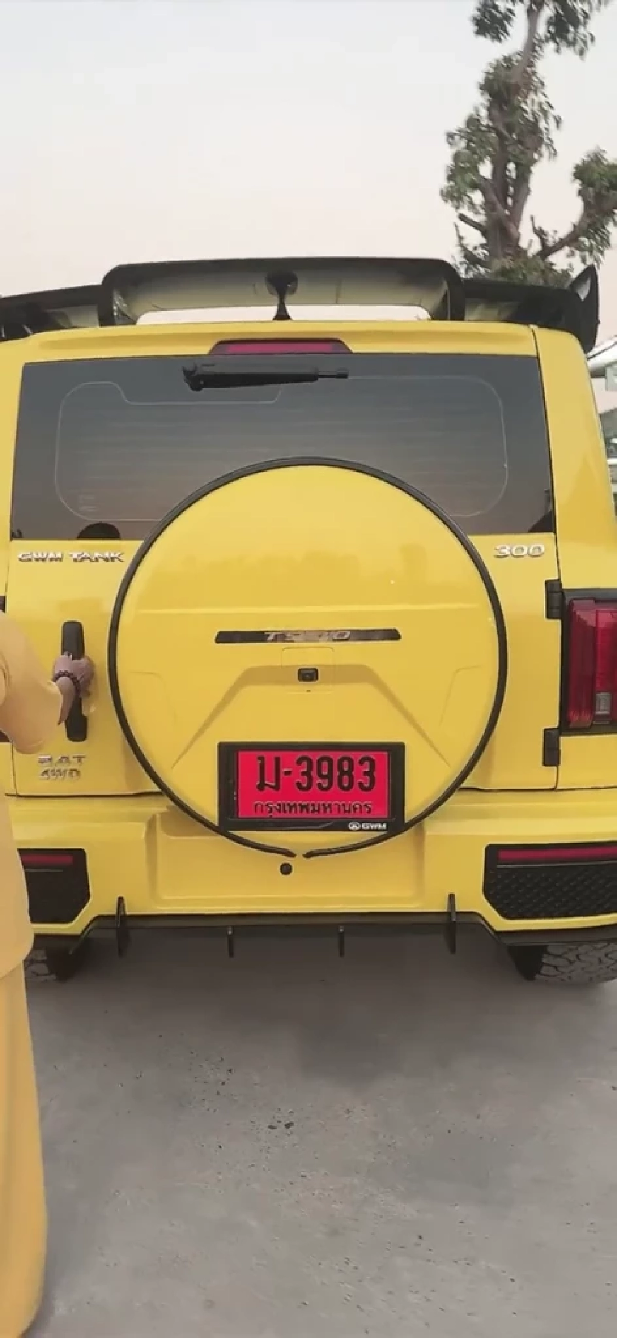 สายเปย์ตัวจริง ถอยรถป้ายแดงให้ภรรยา รถสวยสะดุดตา เลขทะเบียน 