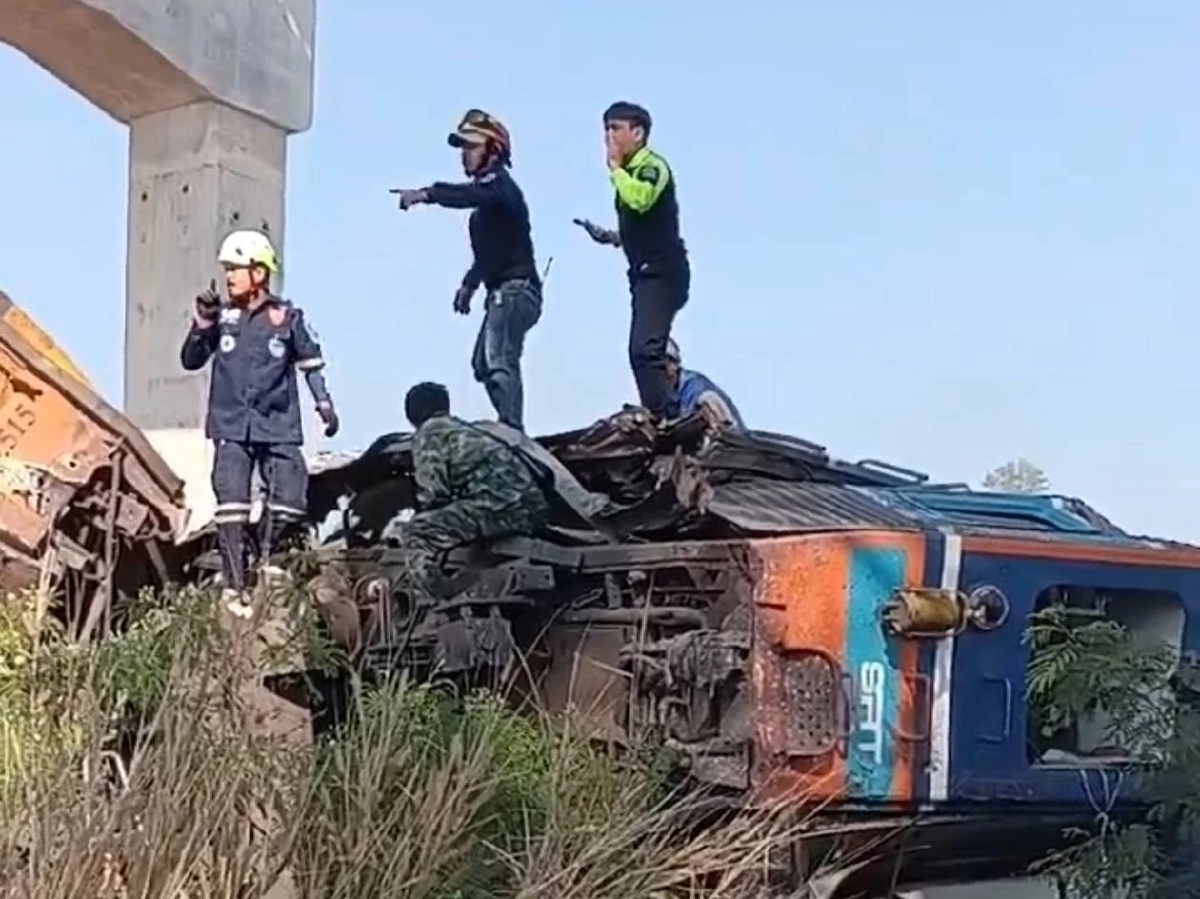 เปิดจำนวนผู้เสียชีวิตล่าสุด เหตุเครนก่อสร้างทางรถไฟยกระดับ ทับโบกี้รถไฟ