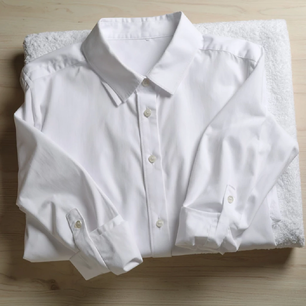 ไขข้อสงสัย! ทำไมควรซักเสื้อใหม่ก่อนใส่ พร้อมวิธีถนอมผ้าให้สวยนาน