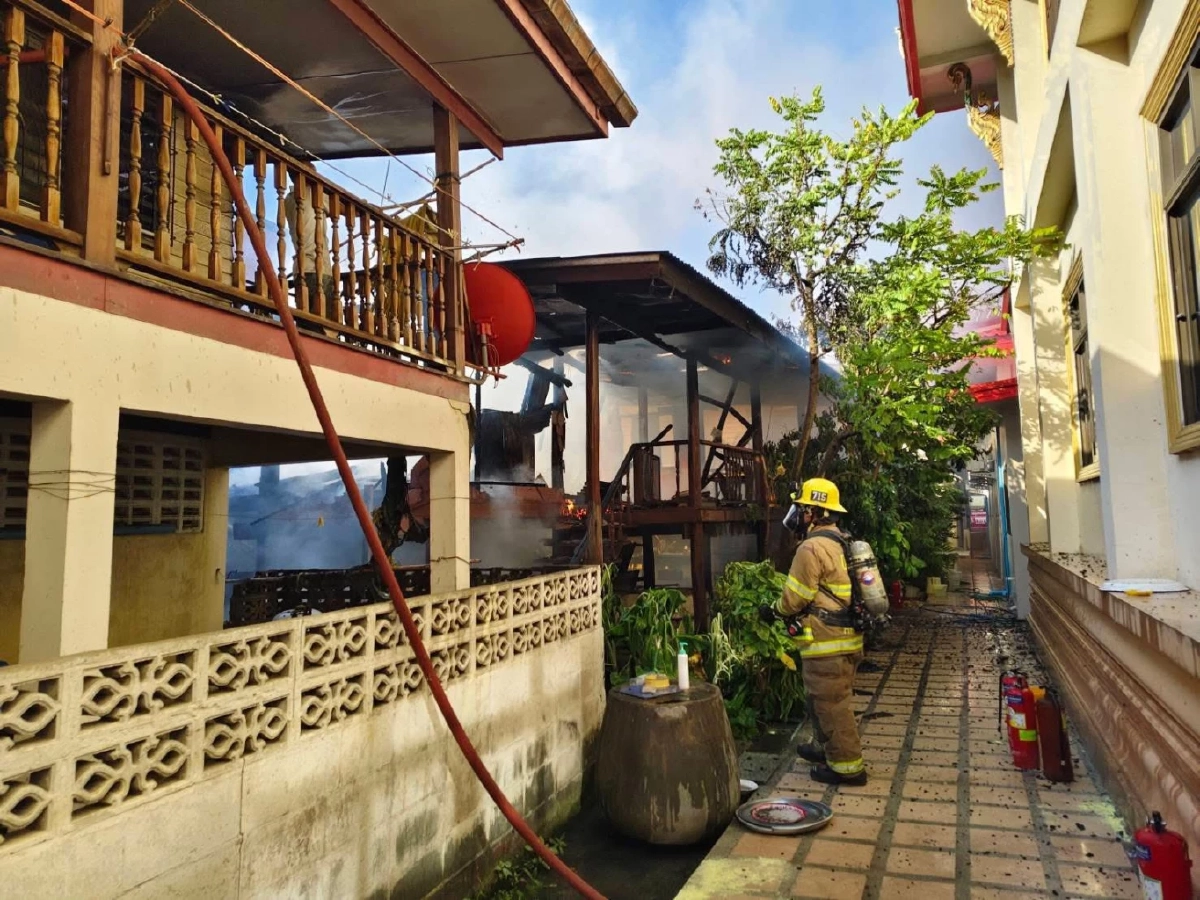 ไฟไหม้กุฏิไม้ 2 ชั้น วัดบัวแก้วศรัทธาธรรม คลองสามวา โชคดีไร้เจ็บ