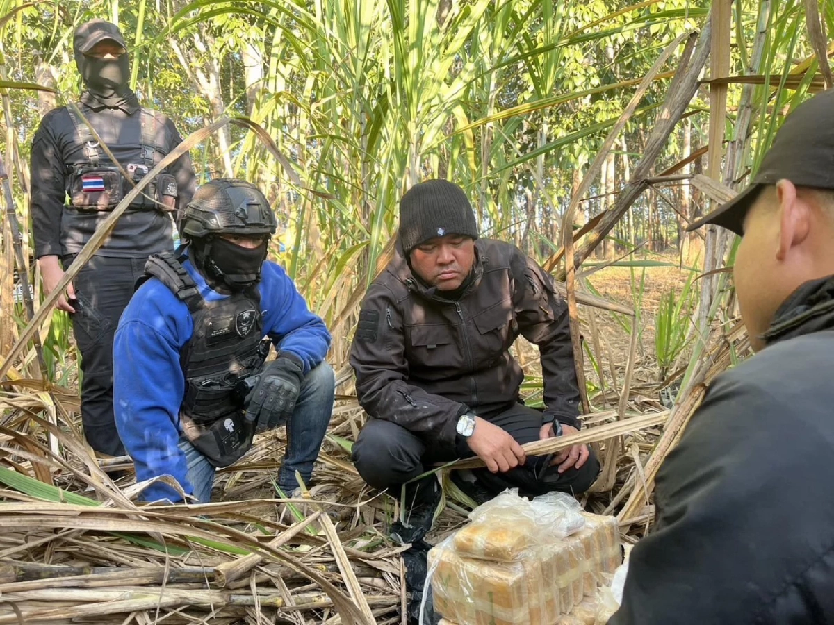 ทหารพราน 21 คุมเข้มชายแดนเลย ไล่สกัดรถต้องสงสัย ยึดยาบ้า