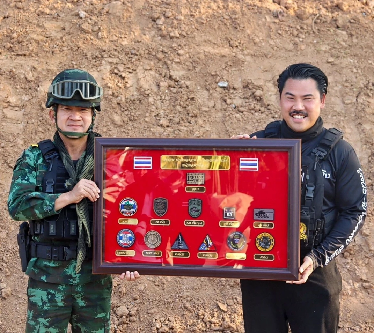 นักรบหนองจาน–หนองหญ้าแก้ว มอบกำลังใจถึงกันจอมพลังและทีมงาน