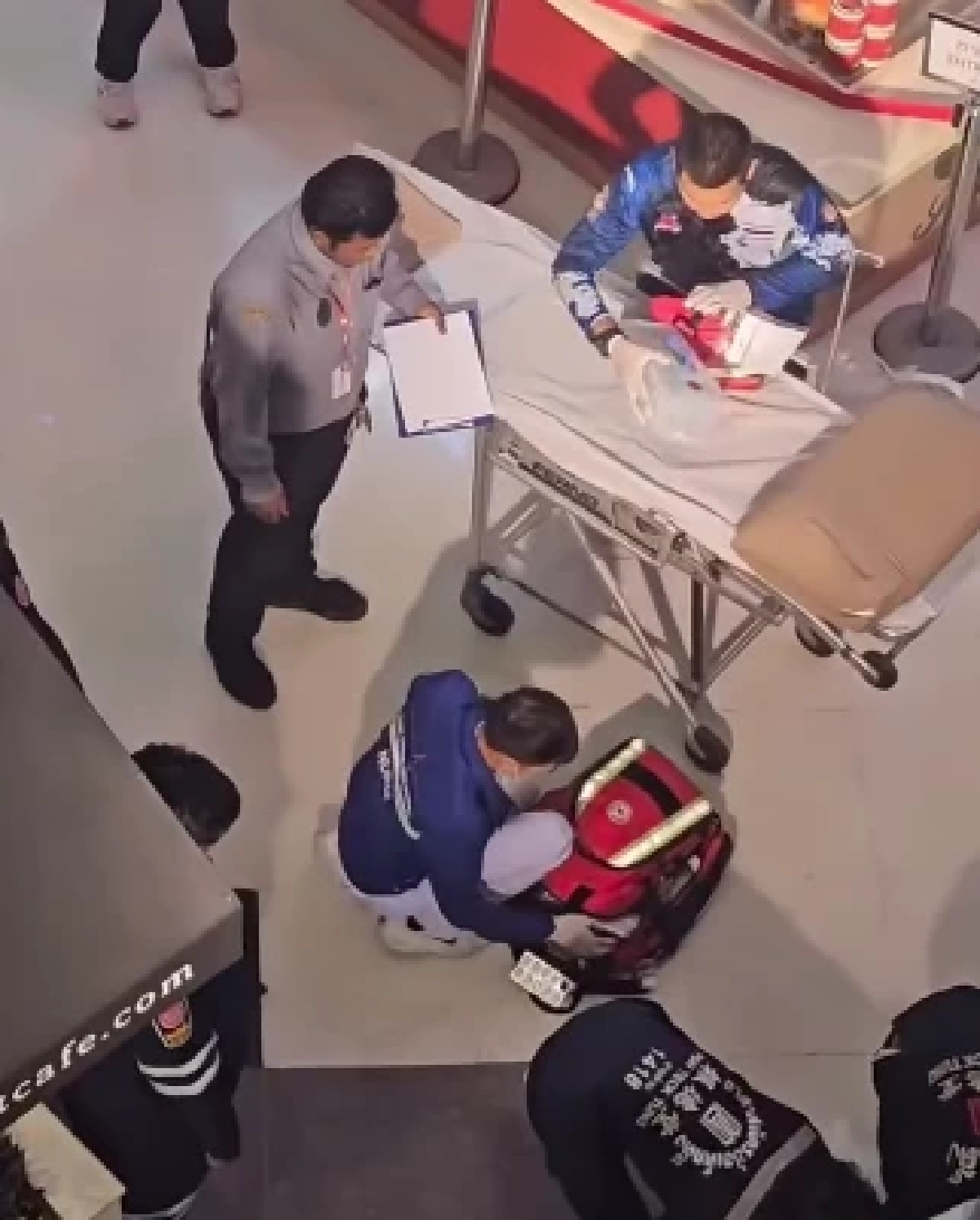 เศร้า หนุ่ม 20 พลัดตกชั้น 4 ห้างดังบางใหญ่ สิ้นใจระหว่างส่ง รพ.