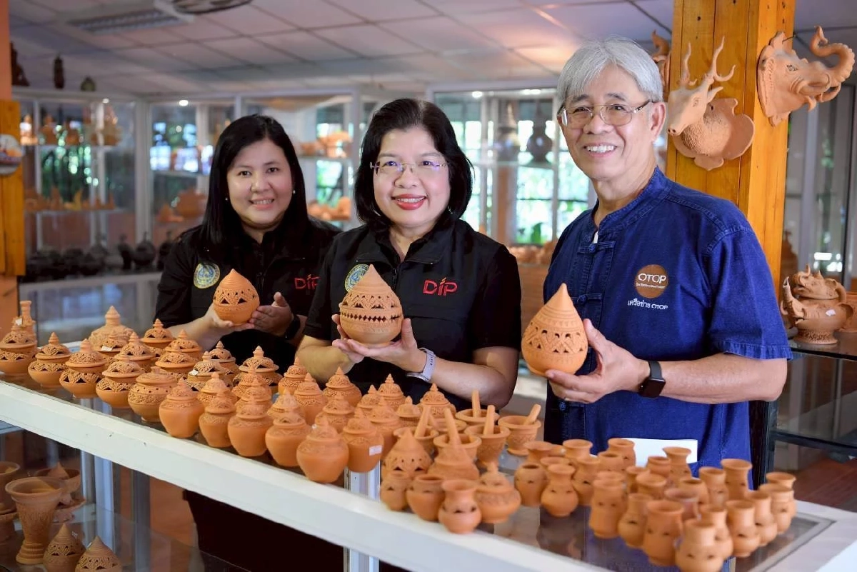 กรมทรัพย์สินทางปัญญา หนุน GI "เครื่องปั้นดินเผาเกาะเกร็ด" ยกระดับแหล่งผลิตงานคราฟต์ฝีมือช่างชุมชน