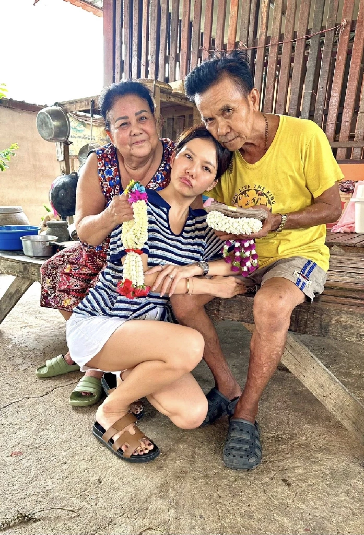 ไม่ยอมแพ้ "จ๊ะ นงผณี" โพสต์ถึงพ่อ สู้ไปด้วยกัน หลังรถชนอาการสาหัส