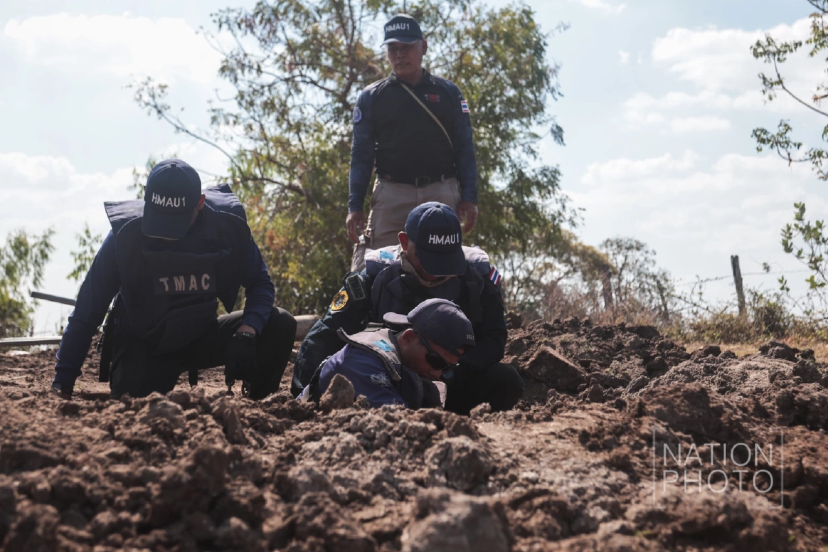 เร่งเก็บกู้ซากจรวด BM-21 กัมพูชากว่า 160 ลูก คืนพื้นที่ปลอดภัย