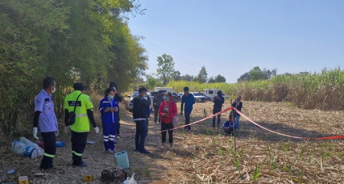 ชันสูตรเบื้องต้นพบชายวัย 51 ปีเสียชีวิตปริศนาในไร่อ้อย