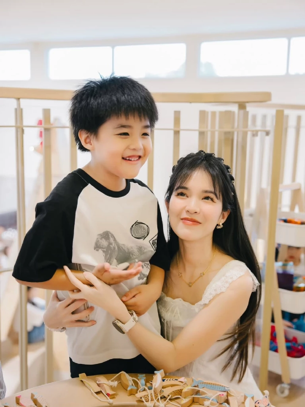 “บัว สโรชา” เล่าเหตุระทึก ลูกชายโดนนักแสดงหุ่นญี่ปุ่นตบหัว