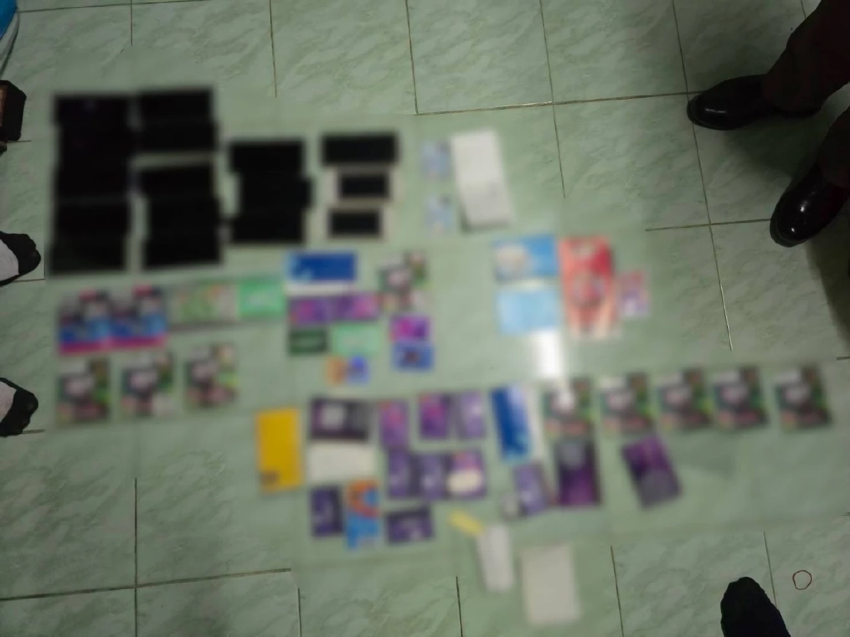 ตำรวจสอบสวนกลางทลาย คอกม้าบางแสน ยึดมือถือ–บัญชีม้า