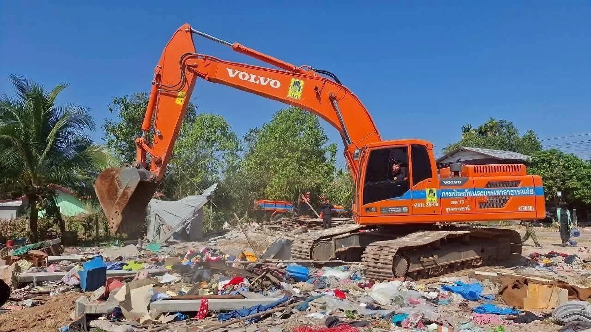 ทหารพัน.ร.12 ลงพื้นที่ฟื้นฟูบ้านเรือนผู้ประสบภัยชายแดน