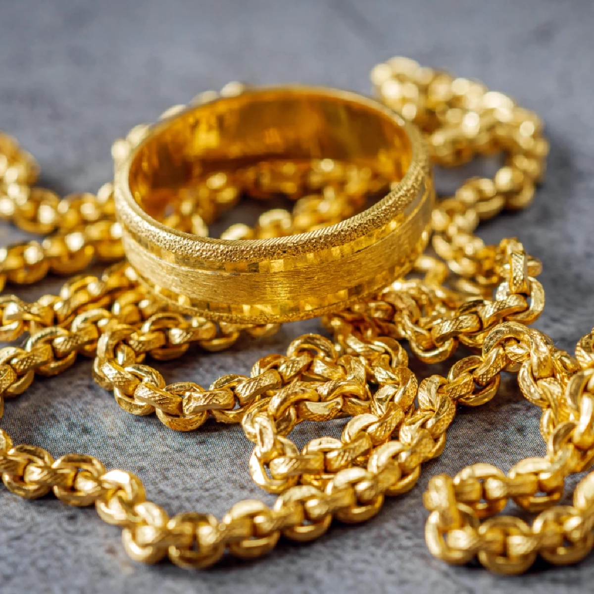 ทองคำพุ่งหยุดไม่อยู่! ปิดปี 68 ทุบสถิติรอบ 46 ปี ใครมีกำไรเละ