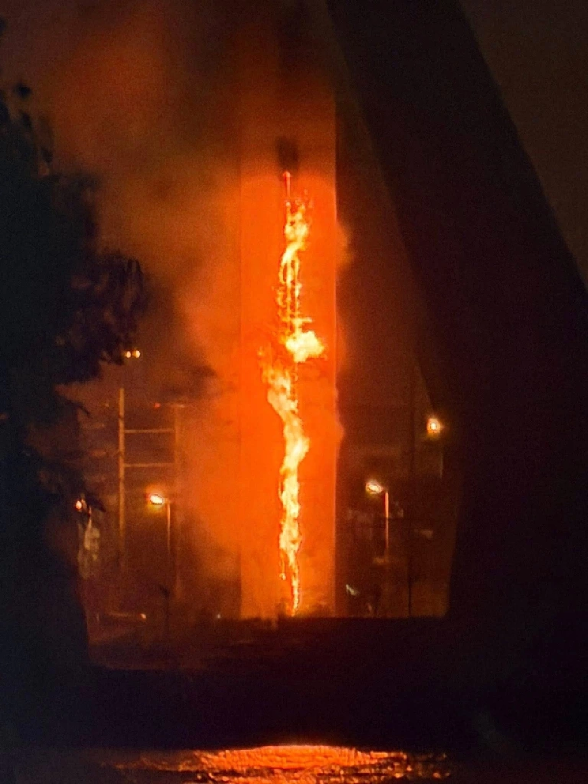 รู้แล้ว ไฟไหม้ใต้สะพานภูมิพล เกิดจากอะไร ยันไม่กระทบโครงสร้าง