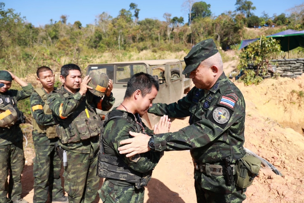 แม่ทัพภาคที่ 2 ลงพื้นที่แนวหน้า เนิน 350 และพื้นที่ปราสาทตาควาย