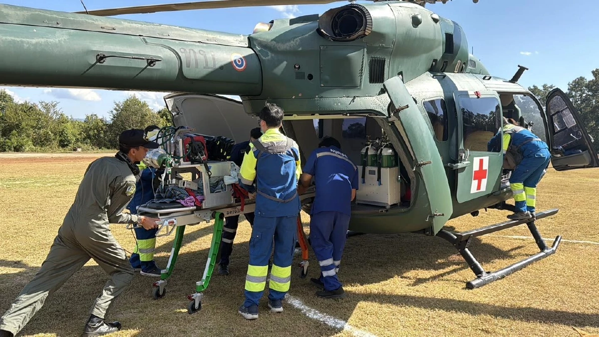 กกล.ผาเมือง สนับสนุนทีมแพทย์ฉุกเฉินบินด่วนรับผู้ป่วยวิกฤติ