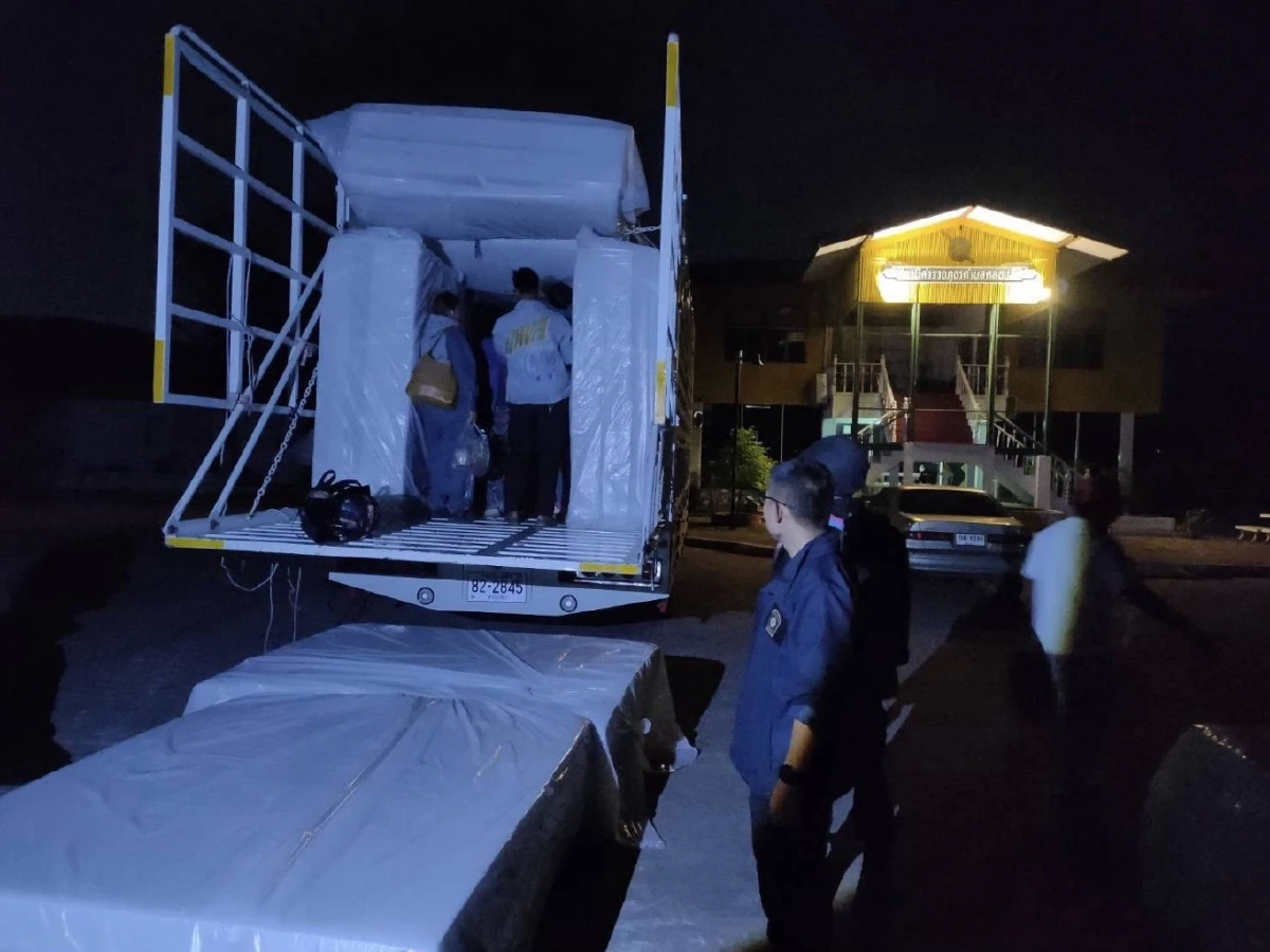 สภ.คลองลึกสกัด ขอมดำดิน ตรวจยึดรถบรรทุกซุกแรงงานต่างด้าว