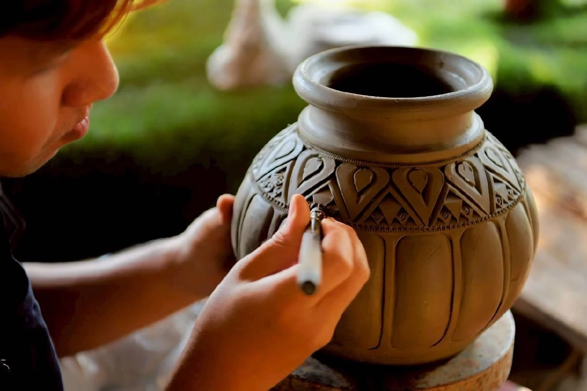 กรมทรัพย์สินทางปัญญา หนุน GI "เครื่องปั้นดินเผาเกาะเกร็ด" ยกระดับแหล่งผลิตงานคราฟต์ฝีมือช่างชุมชน