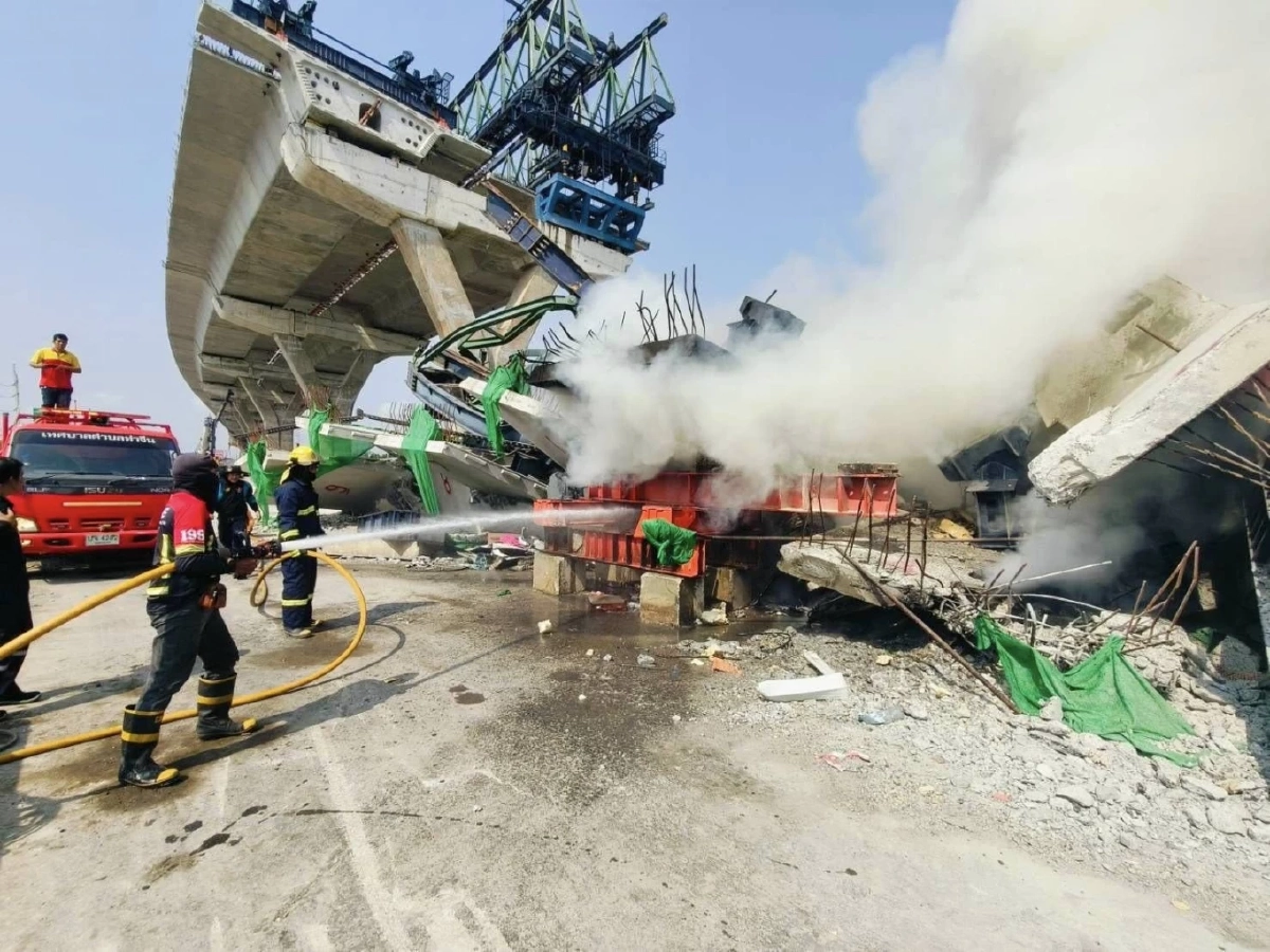 เผยต้นเหตุ ไฟไหม้ซากเครนถล่ม พระราม2 ระหว่างรื้อถอนโครงสร้าง