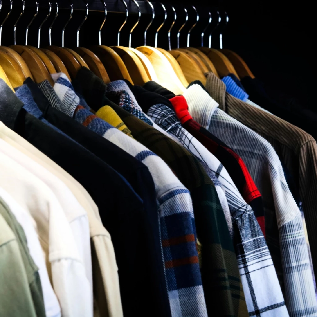 ไขข้อสงสัย! ทำไมควรซักเสื้อใหม่ก่อนใส่ พร้อมวิธีถนอมผ้าให้สวยนาน