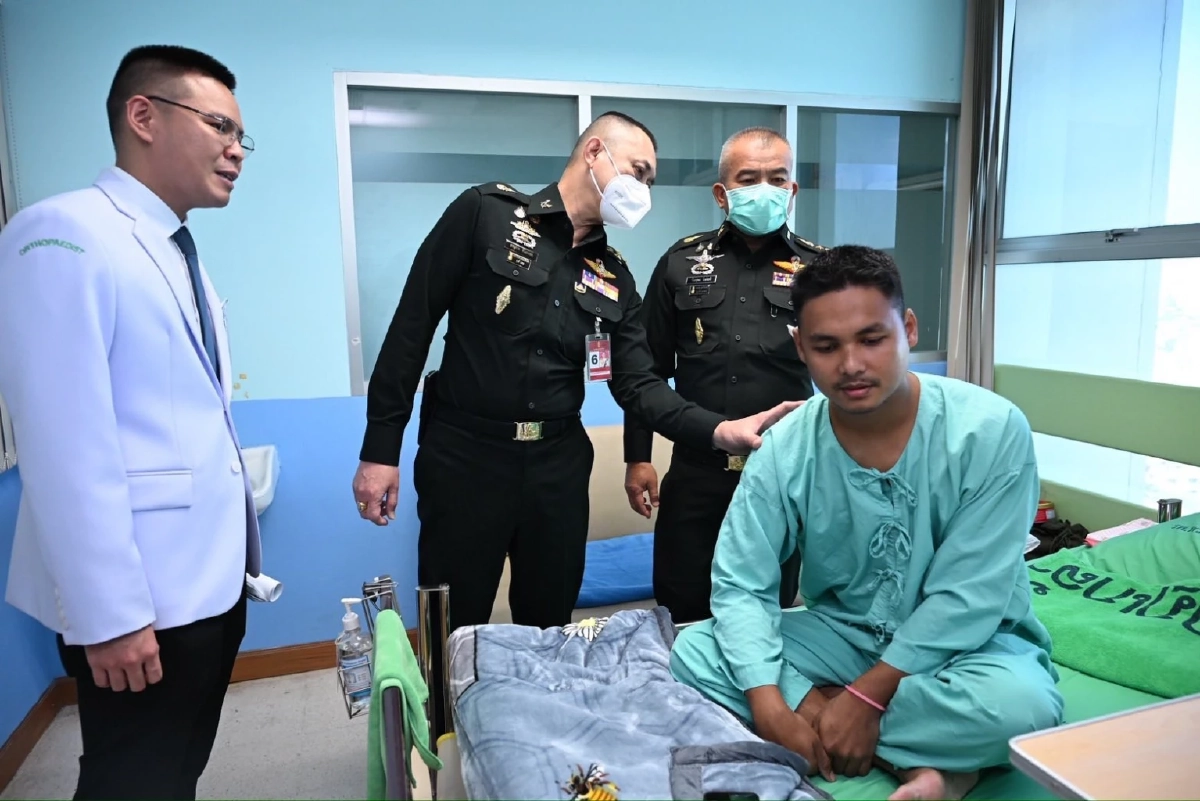 เยี่ยมให้กำลังใจทหารผู้บาดเจ็บจากการปฏิบัติหน้าที่่