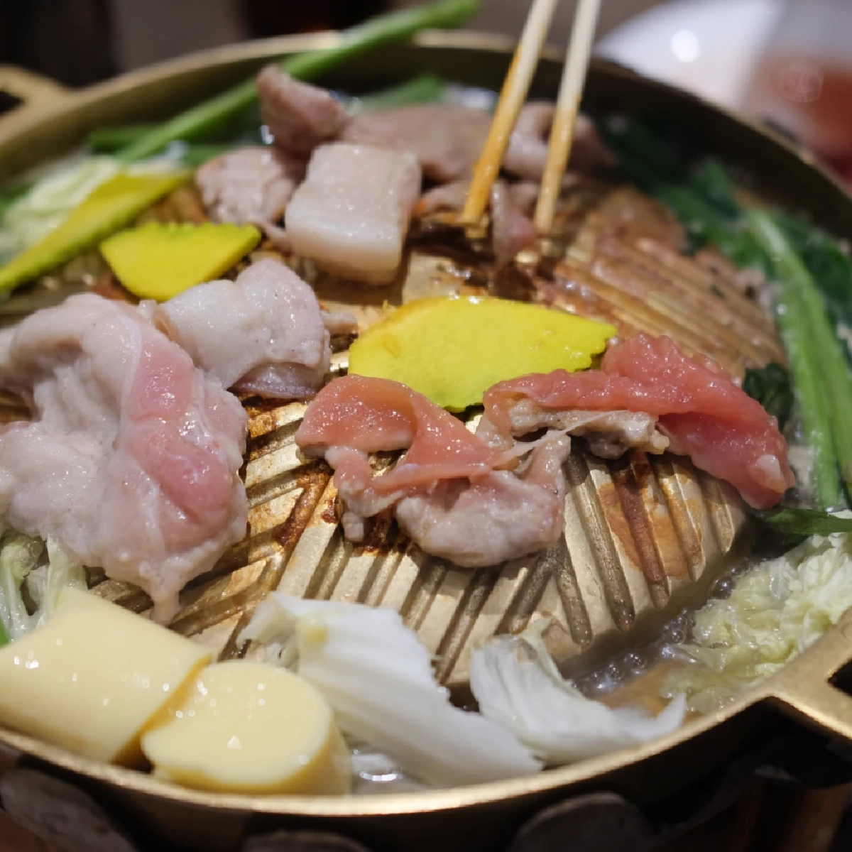 กรมอนามัยเตือนกินหมูกระทะปีใหม่ ระวังไข้หูดับ ย้ำต้องสุก 100%