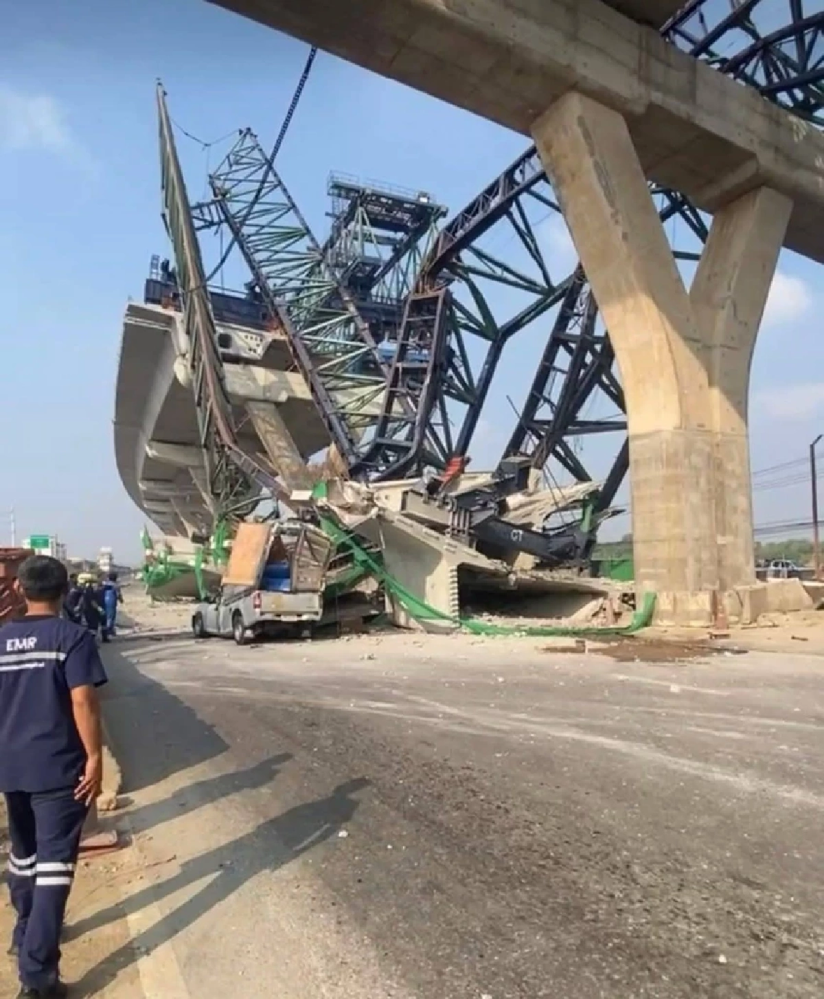 เผยรายชื่อผู้เสียชีวิต เหตุเครนถล่มพระราม 2 ยืนยันตัวตนได้แล้ว 1 คน