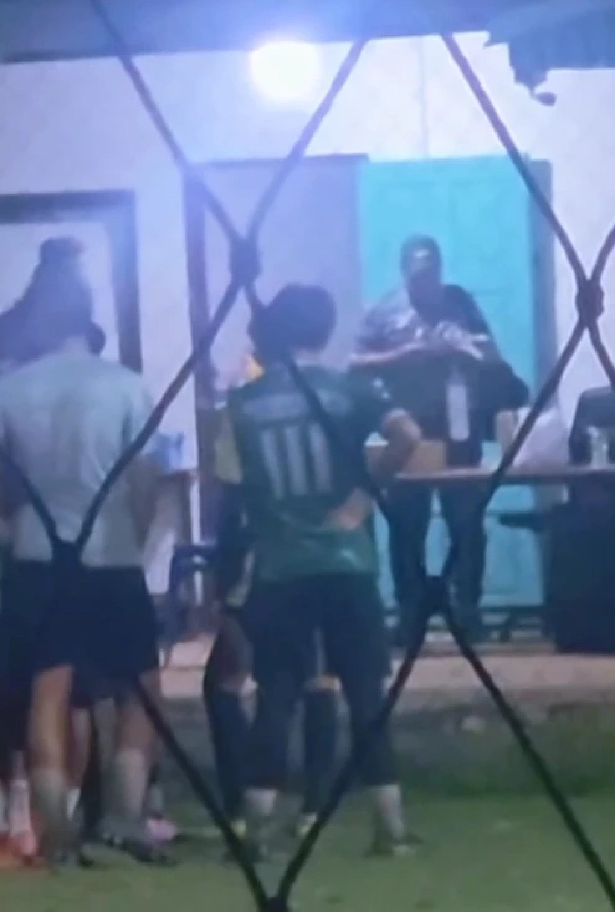 ลูกชายอาจารย์สกล เคลื่อนไหวล่าสุด หลังเห็นภาพพ่อแบกของกลับบ้าน