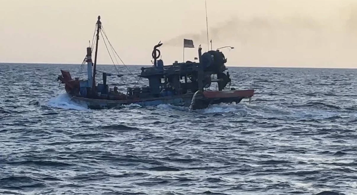 ทัพเรือภาคที่ 3 สกัดเรือประมงต่างชาติรุกล้ำน่านน้ำไทย