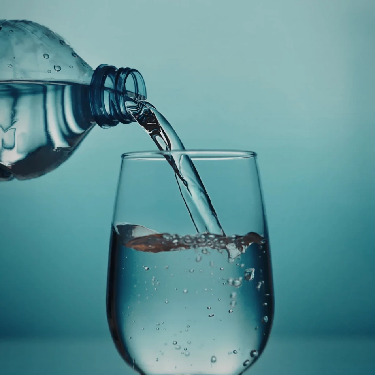 น้ำดื่มมีวันหมดอายุจริงหรือ? เช็กสาเหตุที่น้ำเสื่อมคุณภาพ